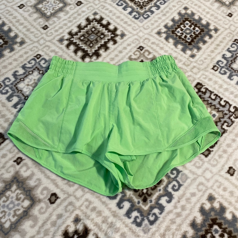 Lululemon Hotty Hot HR 2.5” shorts, size 8